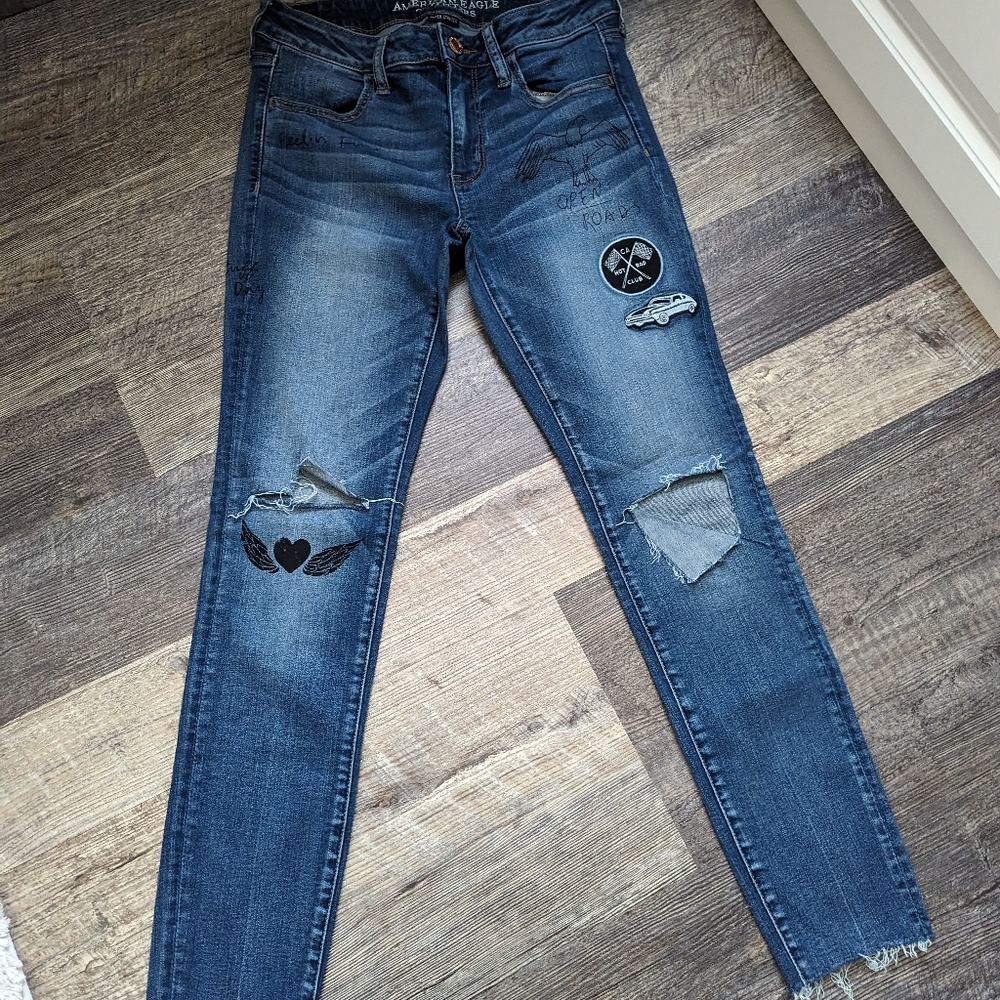 Unique American eagle jeggings. Adorable graffiti!